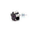 charm-bac-xo-hinh-hoa-dinh-da-hong-noi-bat-c1712260021