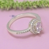 nhan-bac-nu-duy-hien-hinh-oval-dinh-da-sang-trong