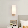 ĐÈN TƯỜNG NỘI THẤT PHONG CÁCH PARAMETER - ĐẾ GỖ CHAO THỦY TINH ĐỤC TRÒN - BÓNG E27*1 - M: 6037