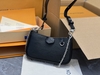 LV KẸP NÁCH EPI Pouch On Strap