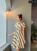 20/V072/02 VÁY XÒE, CỔ ĐỨC, ĐAI EO, KẺ ĐEN VÀNG