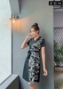 20/V073/01 VÁY XÒE A. CỔ VEST, PHỐI TRƯỚC, ĐEN