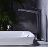 Vòi lavabo nóng lạnh màu đen DL-8030B