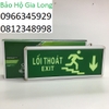 đèn exit thoát hiểm chỉ dẫn xuống cầu thang bên phải