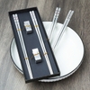 Set 2 đôi đũa inox kèm kê đũa hình hoa phong cách Nhật