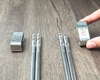 Set 2 đôi đũa inox kèm kê đũa hình hoa phong cách Nhật