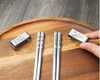 Set 2 đôi đũa inox kèm kê đũa hình hoa phong cách Nhật