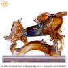 Tượng Thiềm Thừ Ngậm Vàng Đứng Trước Đóa Hồng Ngũ Sắc Bằng Lưu Ly quà tặng tinh tế quà tặng cao cấp