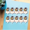 Set 50 thẻ giấy có chân cắm-bé GÁI CỬ NHÂN (MẪU 7-ôm hoa hướng dương).