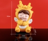 Tượng nhựa em bé rồng vàng-tay chạm má.
