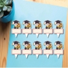 Set 50 thẻ giấy có chân cắm-bé TRAI CỬ NHÂN (MẪU 7-ôm hoa hướng dương).