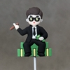 Tượng NHỰA DẺO -sếp (boss) đeo kính chữ S (dáng NGỒI).