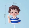 Tượng nhựa dẻo -bé trai áo kẻ caro xanh trắng (Q9064).