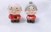 TUONG-Cụ bà áo đỏ quần đen (NHỰA CỨNG).