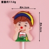 Tượng nhựa dẻo- em bé TRAI áo xanh lá cây.