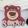 Tượng nhựa dẻo-gấu dâu SUPER (kt 7.3x 8cm).