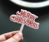Set 100 cây nhựa chữ Merry christmas màu đỏ.