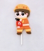 Bé lính cứu hỏa nhựa dẻo -cầm bình xịt.