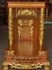 Bàn thờ thần tài dát vàng
