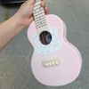 dan-ukulele-concert-daisy-jeni-thiet-ke-cao-cap-am-thanh-vuot-troi-ukulele-daisy