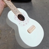 dan-ukulele-concert-daisy-jeni-thiet-ke-cao-cap-am-thanh-vuot-troi-ukulele-daisy