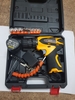bo-khoan-pin-cam-tay-12v-hai-toc-do-full-phu-kien-co-hop-nhua