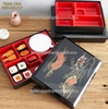Hộp cơm bento có bát nắp hoa văn