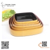 Đĩa nhựa vuông bày sushi, cá hồi, sashimi màu vàng bóng kèm vỉ tách nước