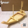 Thuyền gỗ bày gỏi cá