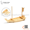 Thuyền gỗ bày gỏi cá