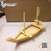 Thuyền gỗ bày gỏi cá
