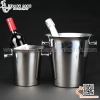 Xô ngâm rượu vang inox miệng loe, thân trơn, có hai núm cầm hai bên với hai màu sắc khác nhau