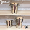 Xô ngâm rượu vang inox miệng loe, thân trơn, có hai núm cầm hai bên với hai màu sắc khác nhau