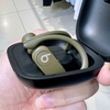 da-qua-su-dung-tai-nghe-beats-chinh-hang-powerbeats-pro-xanh-luc-japansport