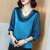 Mã A986: áo sơ mi rộng rãi cổ chữ V lụa sa tanh che bụng