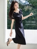Mã M184: đầm đen nhỏ đa năng của Mohan Yimei với phần eo thon gọn,