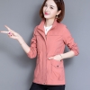 Mã D458: áo khoác gió nữ trung niên xuân thu