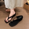 Mã M283: Dép xỏ ngón đế xuồng nhỏ nhắn dành cho nữ, có khóa cao cấp