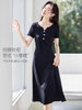Mã M184: đầm đen nhỏ đa năng của Mohan Yimei với phần eo thon gọn,