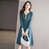 Mã D821: đầm váy len mùa thu đông phong cách nhẹ nhàng cổ v