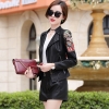Mã D293: áo khoác da nữ Pc phương tây thêu hoa sang trọng