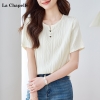 Mã M064: Áo thun ngắn tay đơn giản và đa năng La Chapelle chất liệu có họa tiết.