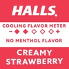 KẸO NGẬM TRỊ HO HALLS THROAT SOOTHING CREAMY STRAWBERRY THROAT DROPS, 25 VIÊN