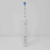Bàn chải điện Oral-B Pro 2 2000 Bundle Edition