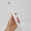 Bàn chải điện Oral-B Pro 2 2000 Bundle Edition