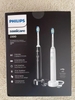 Set 2 chiếc bàn chải điện Philips Sonicare 2300 (Đen/Trắng)