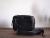 Túi đeo chéo da bò đen trơn 2 ngăn zip cầm tay 7in - Clutch Bag v2 Manuk Leather