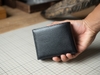 Ví da bò vân Arlan đen 9 x 11.5cm nhỏ gọn, phiên bản plus 4 ngăn phụ 5 ngăn thẻ, có ngăn kéo, ví da bò Manuk Leather