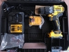 Máy khoan vặn vít dùng pin Dewalt DCD706D2
