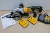 Máy cưa cầm tay pin 20V Dewalt DCS571D2